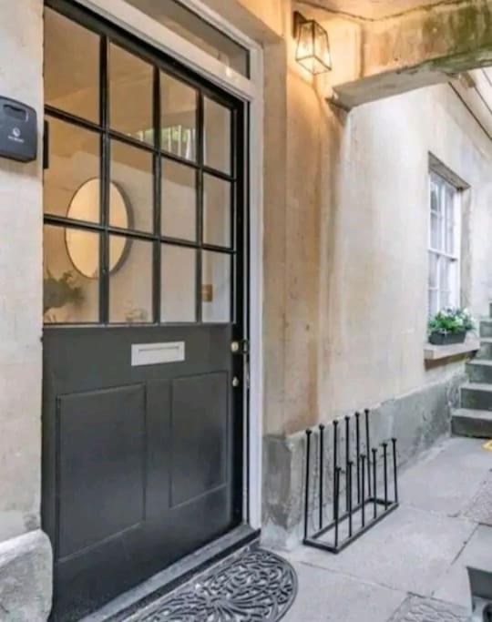 St Marg's Hideaway: Grade II Listed Luxury in Cheltenham's Heart Exterior photo